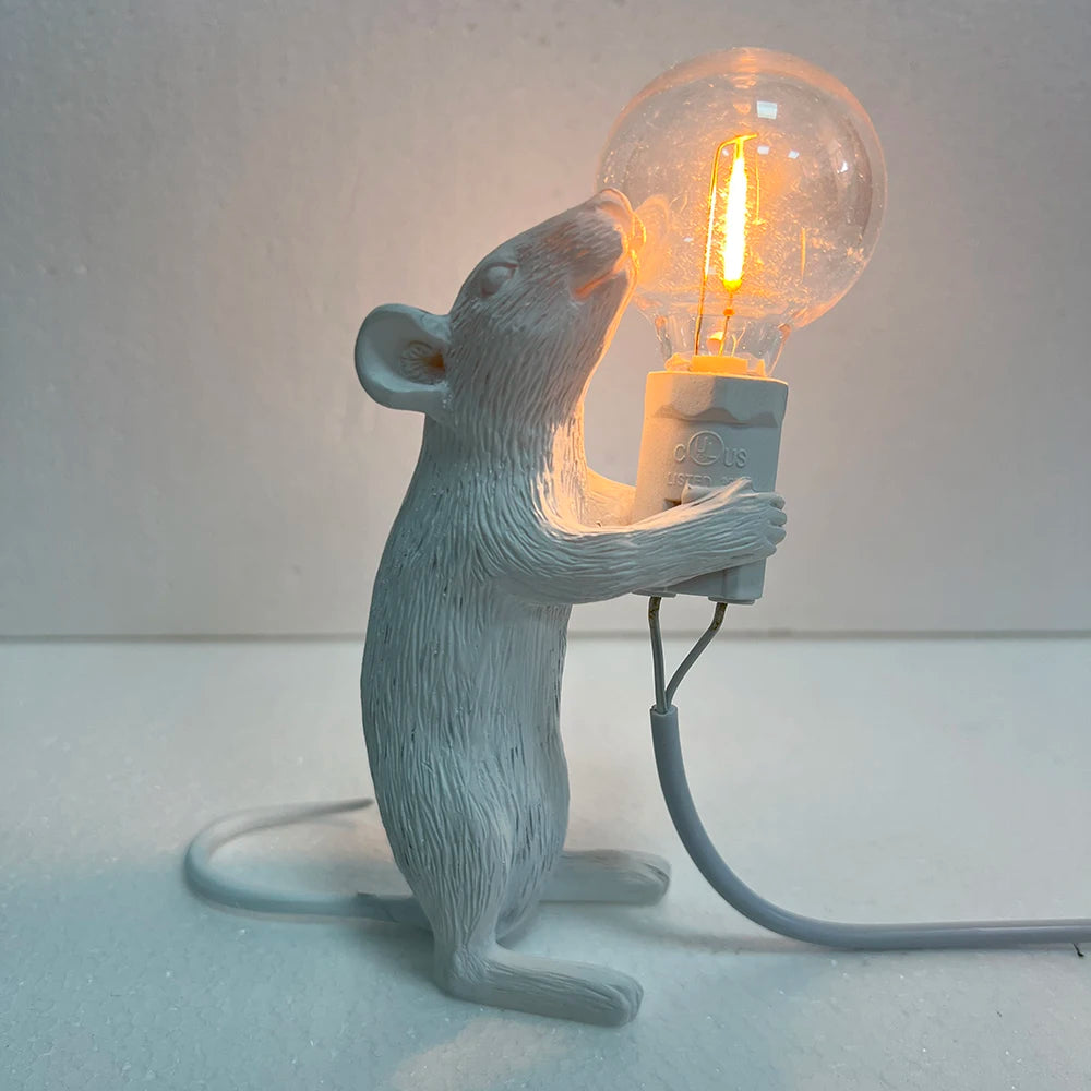 Modern LED Table Lights Resin Animal Rat Cat Squirrel LED Night Lights Mouse Table Lamps Home Decor Desk Lamp Lighting Fixtures