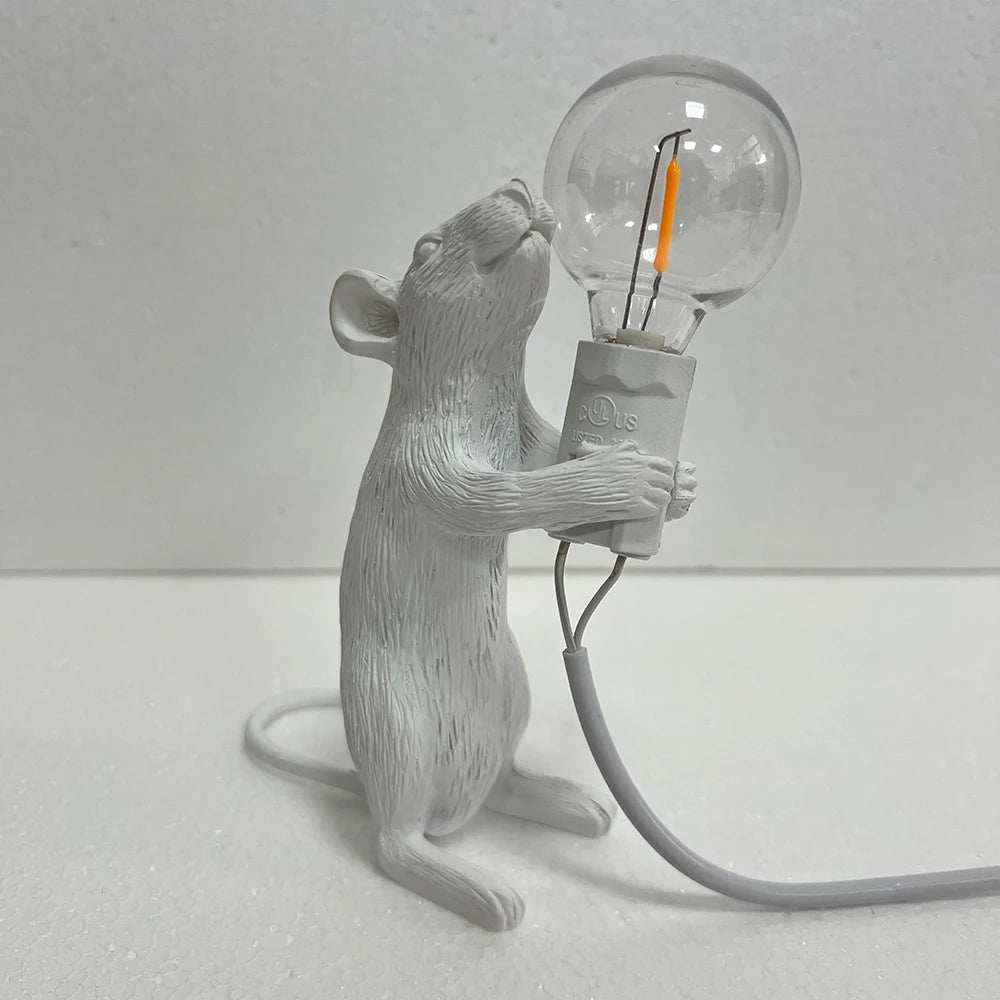 Modern LED Table Lights Resin Animal Rat Cat Squirrel LED Night Lights Mouse Table Lamps Home Decor Desk Lamp Lighting Fixtures