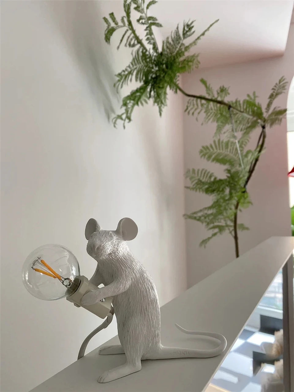 Modern LED Table Lights Resin Animal Rat Cat Squirrel LED Night Lights Mouse Table Lamps Home Decor Desk Lamp Lighting Fixtures