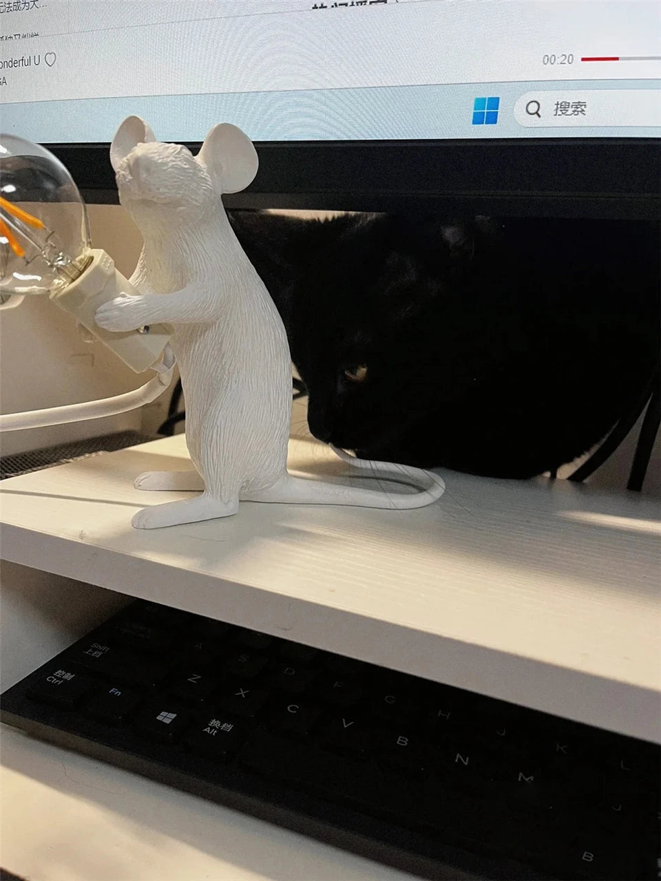 Modern LED Table Lights Resin Animal Rat Cat Squirrel LED Night Lights Mouse Table Lamps Home Decor Desk Lamp Lighting Fixtures